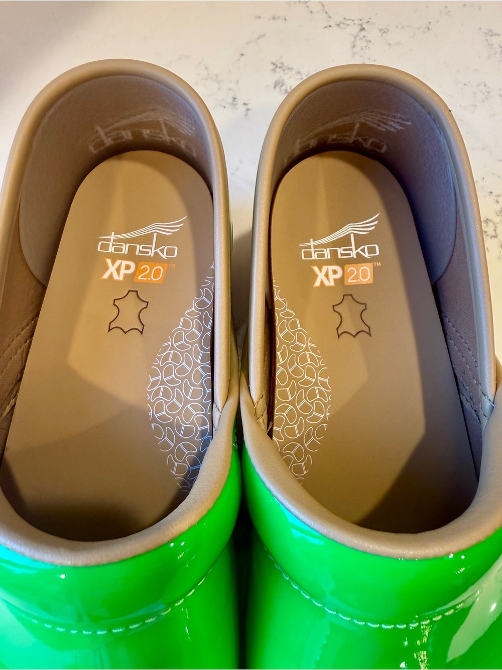 dansko professional XP 2.0 clogs - neon green patent leather 39 8-8.5 - Picture 4 of 9